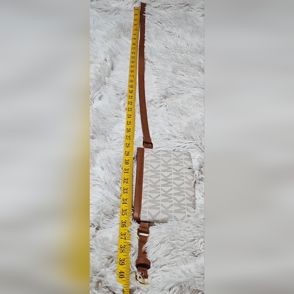 MK White Logo Belt Bag - Picture 4 of 7